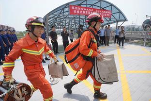 帕金斯：詹姆斯不可能去跟库里联手 这会对他的传奇地位产生影响